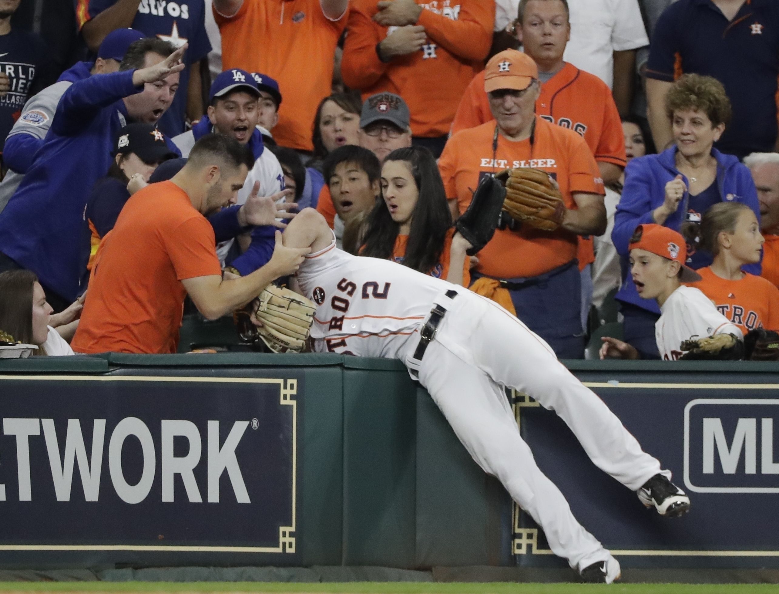 Astros gana su primer juego de Serie Mundial en casa - AP17301138514353