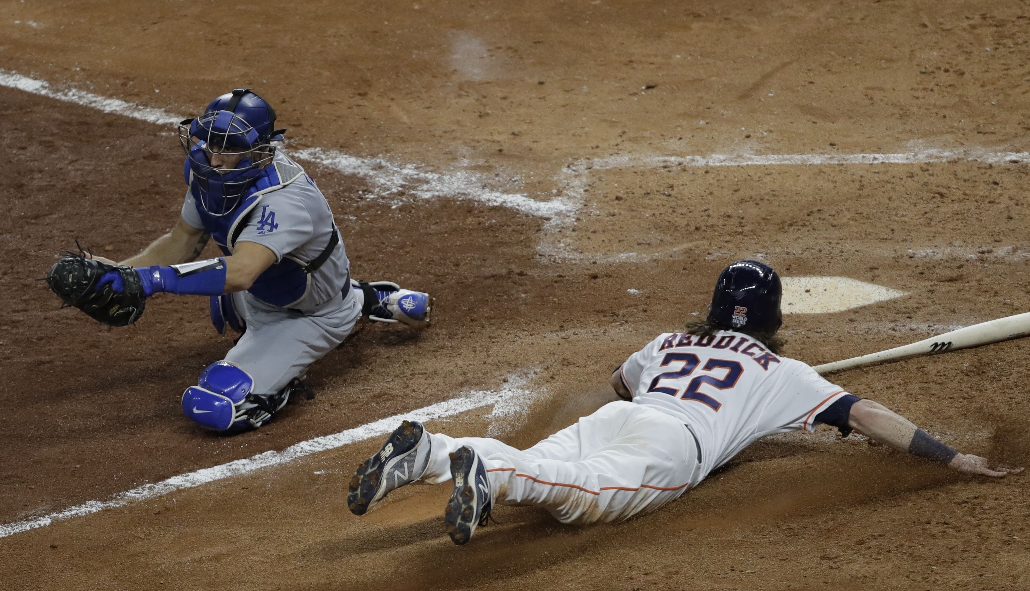 Astros gana su primer juego de Serie Mundial en casa - AP17301139473217