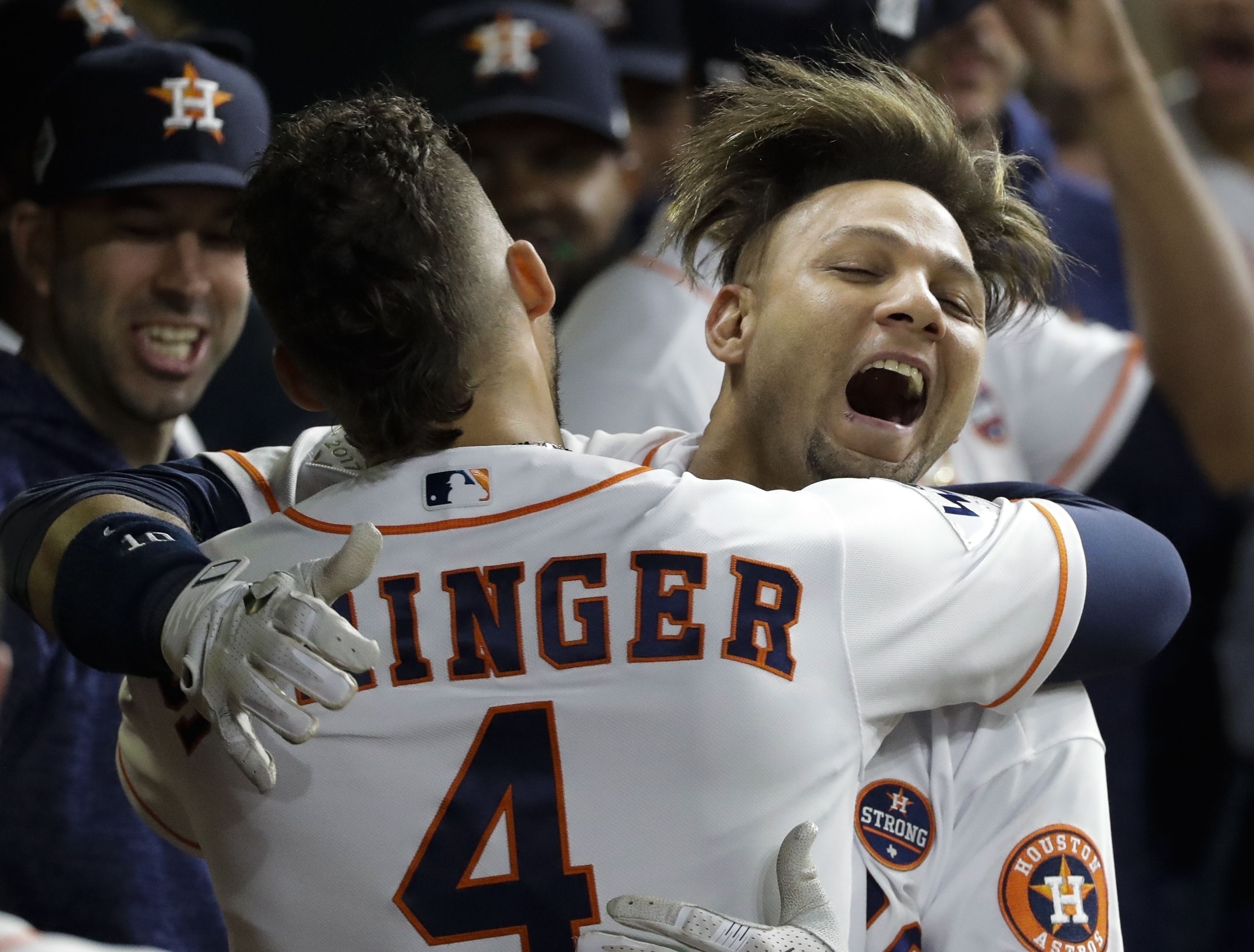Astros gana su primer juego de Serie Mundial en casa - AP17301140598813