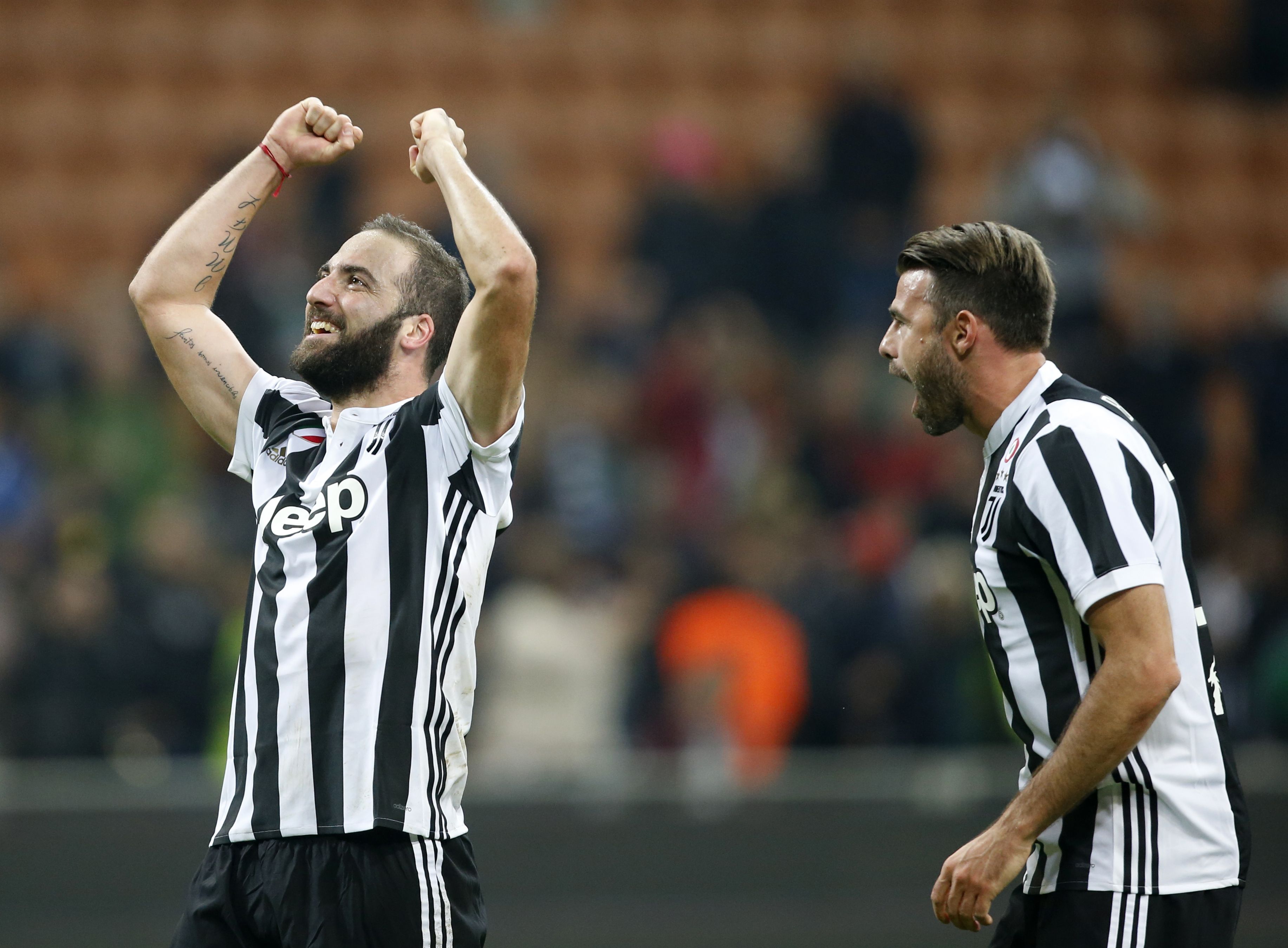 Higuaín supera los 100 goles en la liga italiana