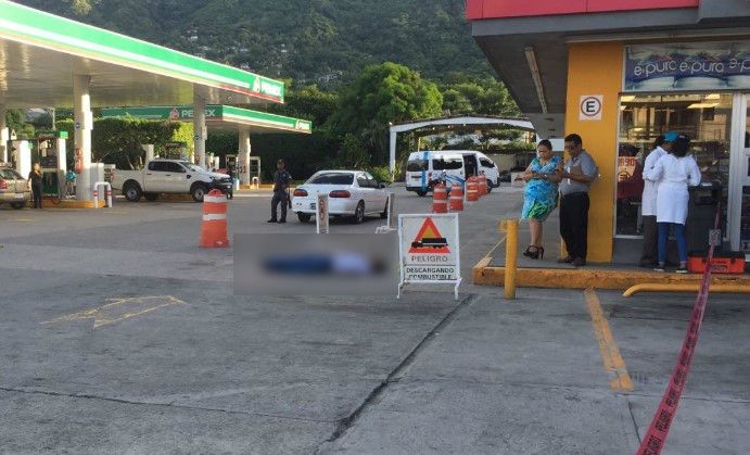 Ataque armado a sitio de taxis deja tres muertos y un herido en Acapulco - Acapulco-tres-muertos-sitio-de-taxis-2