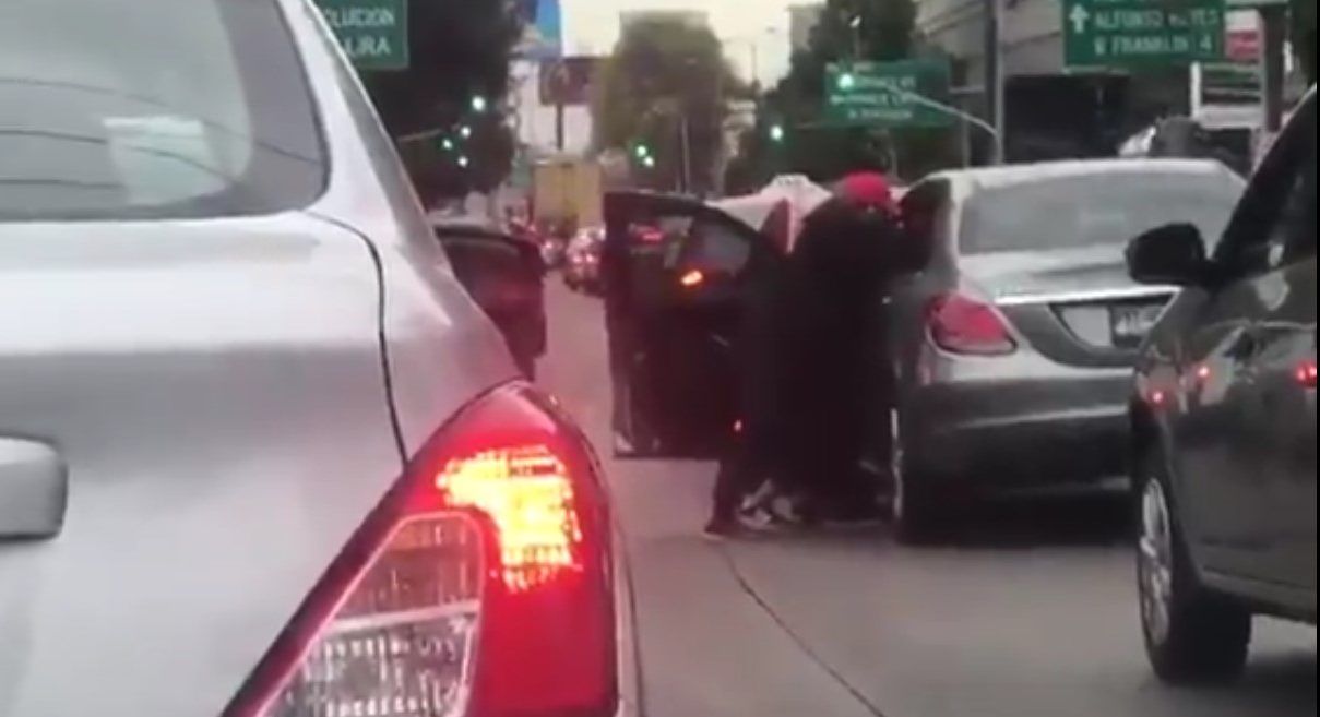 #Video Asaltan a automovilista en Patriotismo