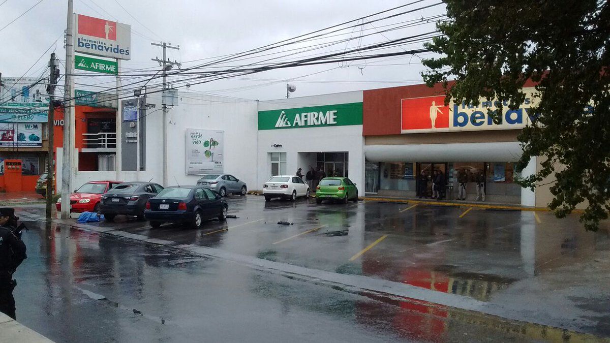 Asesinan a hombre afuera de banco en Monterrey