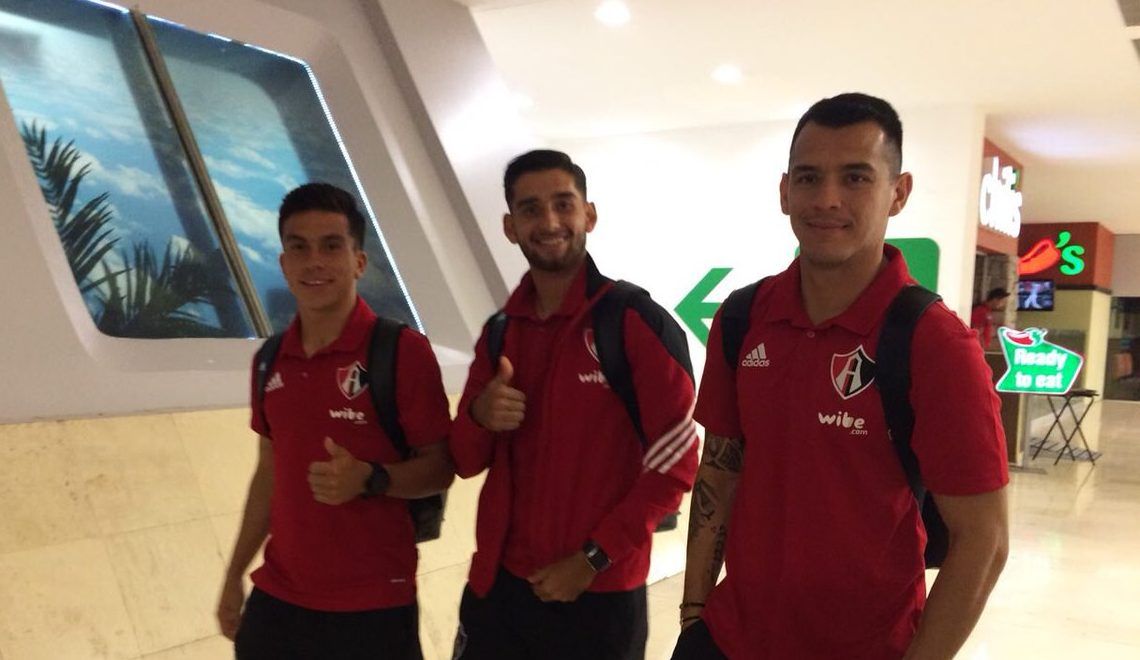 Jugadores de Atlas se quedan varados en aeropuerto de Guadalajara