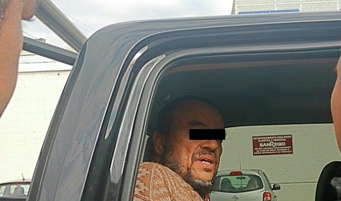 Detienen a hombre por atacar con cuchillo a empleada de banco en Monterrey