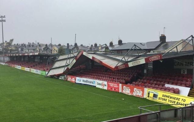 #Video Ophelia destruye techo de estadio en Irlanda