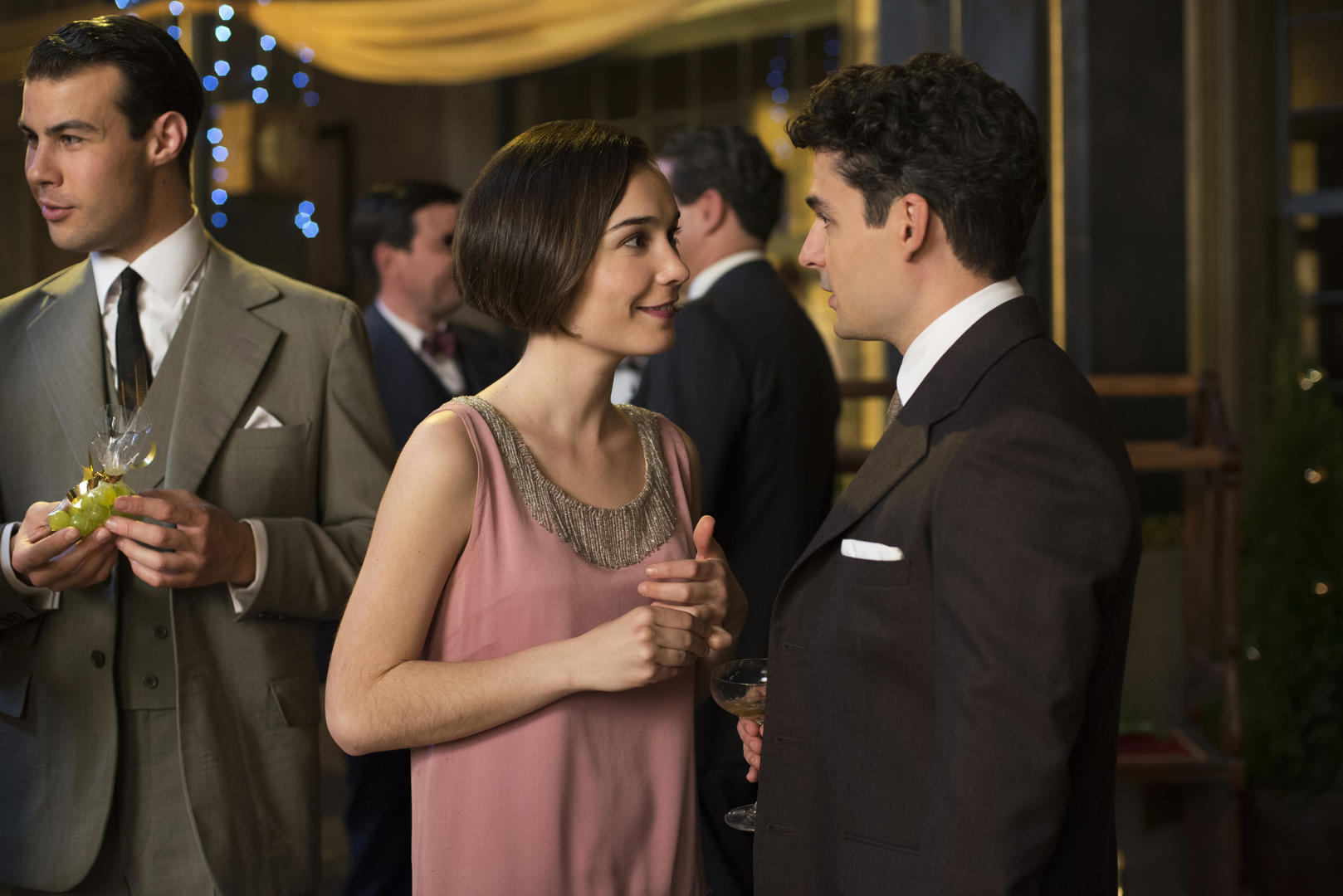Netflix revela imágenes de nueva temporada de "Las chicas del cable" - CableGirls_202_00024R