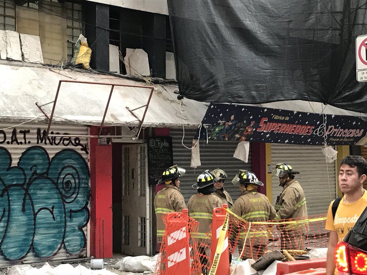 Colapso de marquesina en el Centro deja un menor lesionado - Cae-Marquesina-en-Centro-2