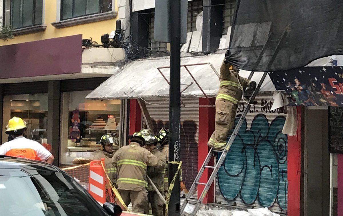 Colapso de marquesina en el Centro deja un menor lesionado Colapso de marquesina en el Centro deja un menor lesionado