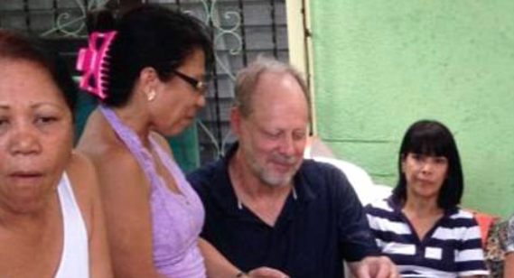 Pareja del tirador de Las Vegas regresa a EE.UU.