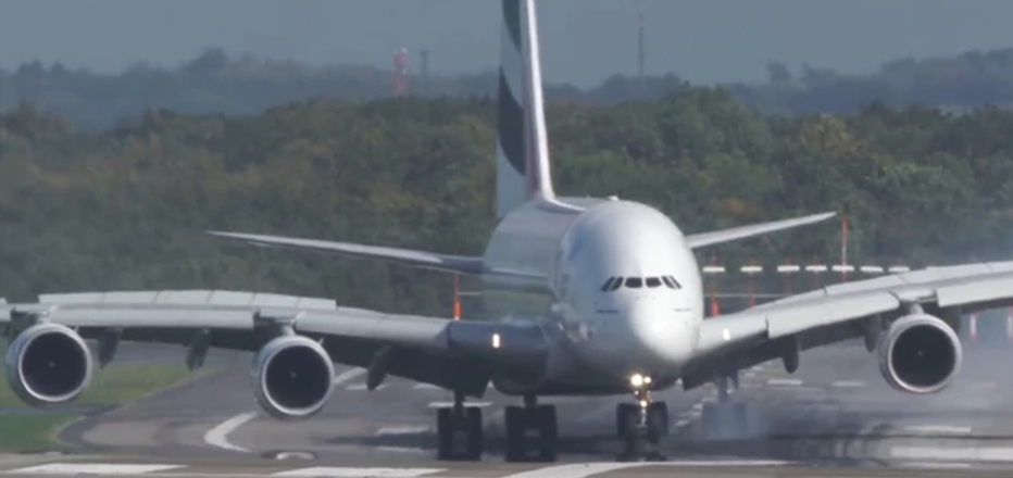 #Video A380 aterriza dramáticamente por vientos cruzados