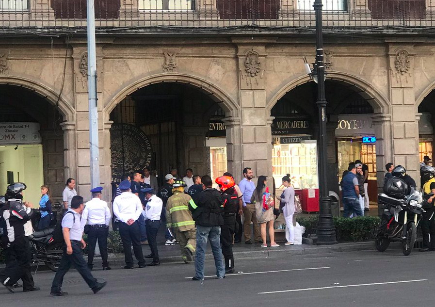 Desalojan edificio frente al Zócalo por fuga de gas