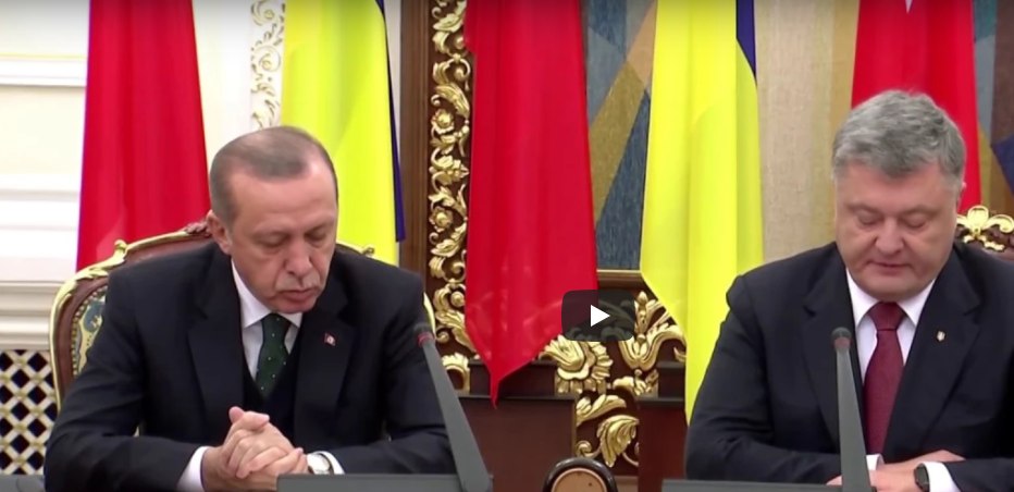 #Video Erdogan se queda dormido mientras habla el presidente ucraniano
