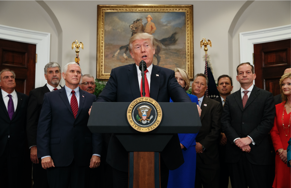 Trump suspenderá pago de subsidios a seguros de salud