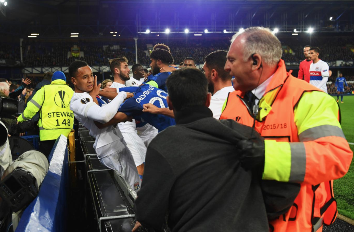 #Video Pelea en partido de Europa League