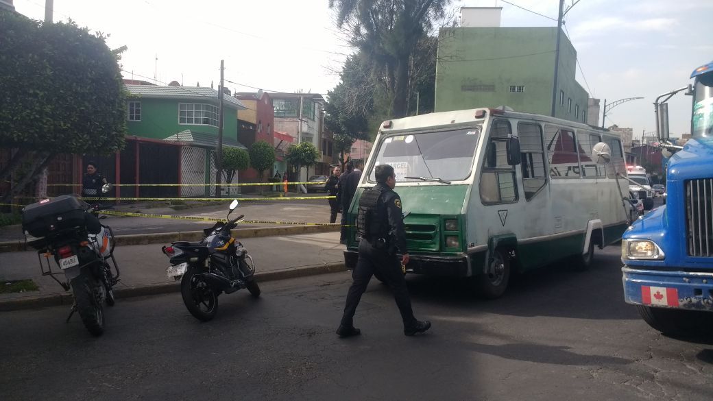 Matan a custodio de reclusorio Oriente en microbús de Iztapalapa