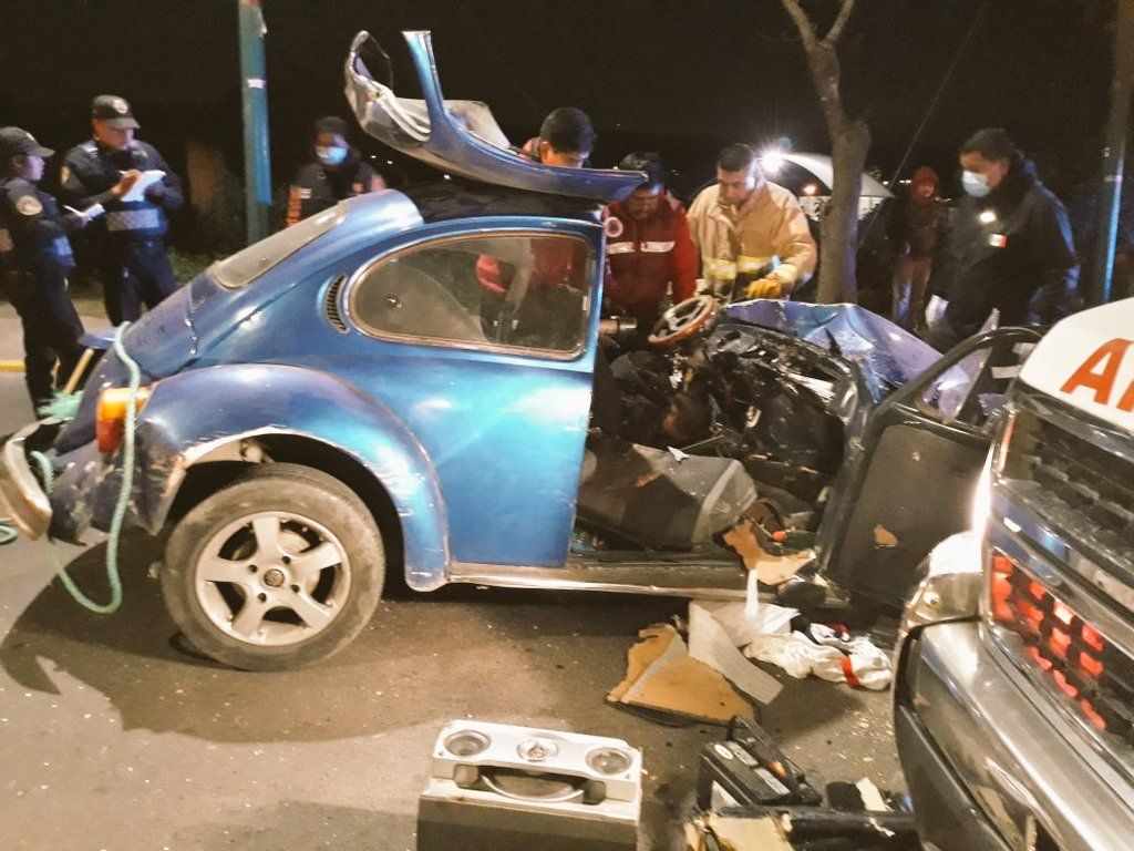 Tráiler embiste a automóvil y conductor muere en Milpa Alta