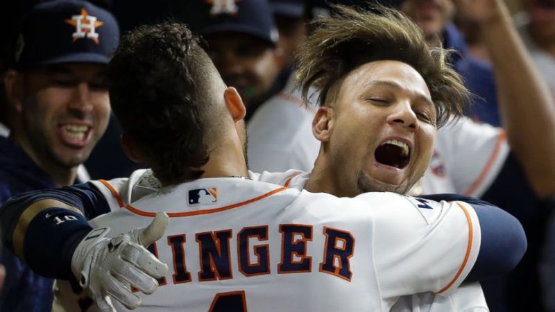 Suspenden a Gurriel cinco partidos de 2018 por gesto racista
