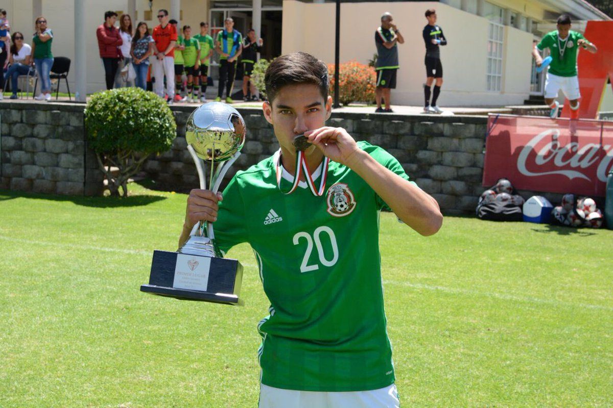 Vital que Diego Lainez no pierda piso: La Volpe