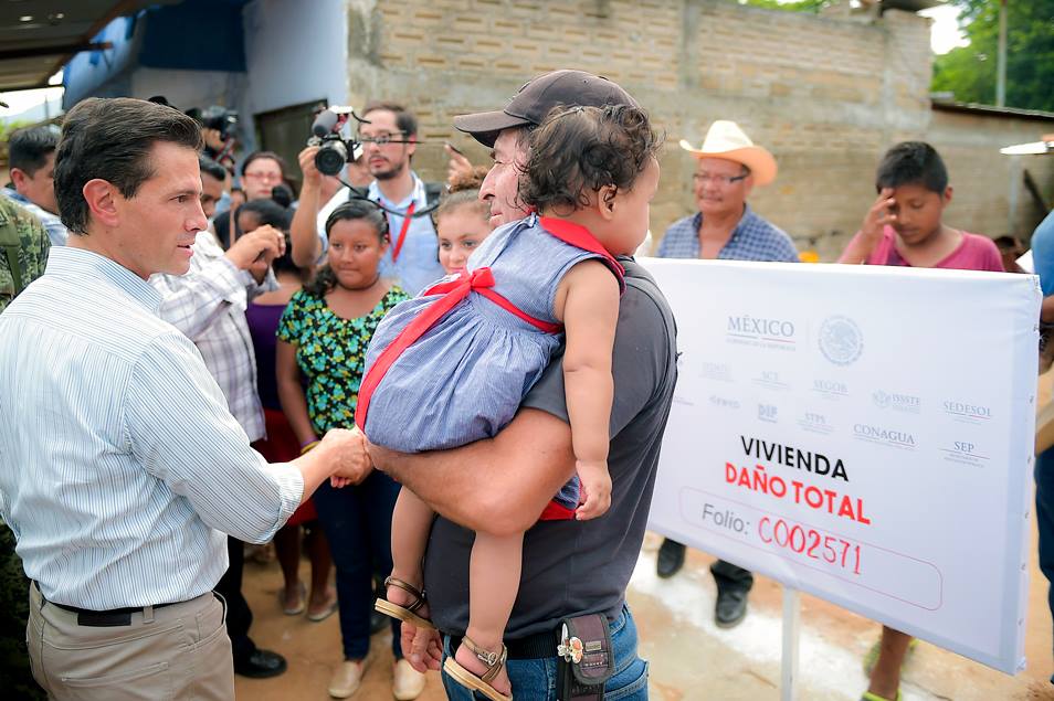 EPN propone organizar reconstrucción de casas “a modo de tandas”