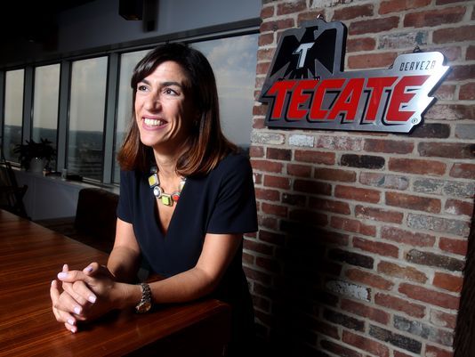 Los latinos más influyentes en los deportes - ESTHER-GARCIA-TECATE