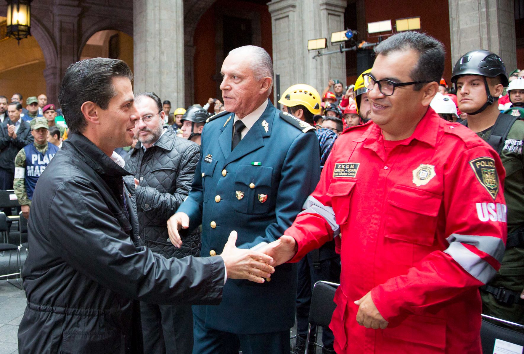 Amor y pasión por el país son la fortaleza de los mexicanos: Peña Nieto - Entrega-de-Reconocimientos-Rescatistas-Peña-Nieto-3