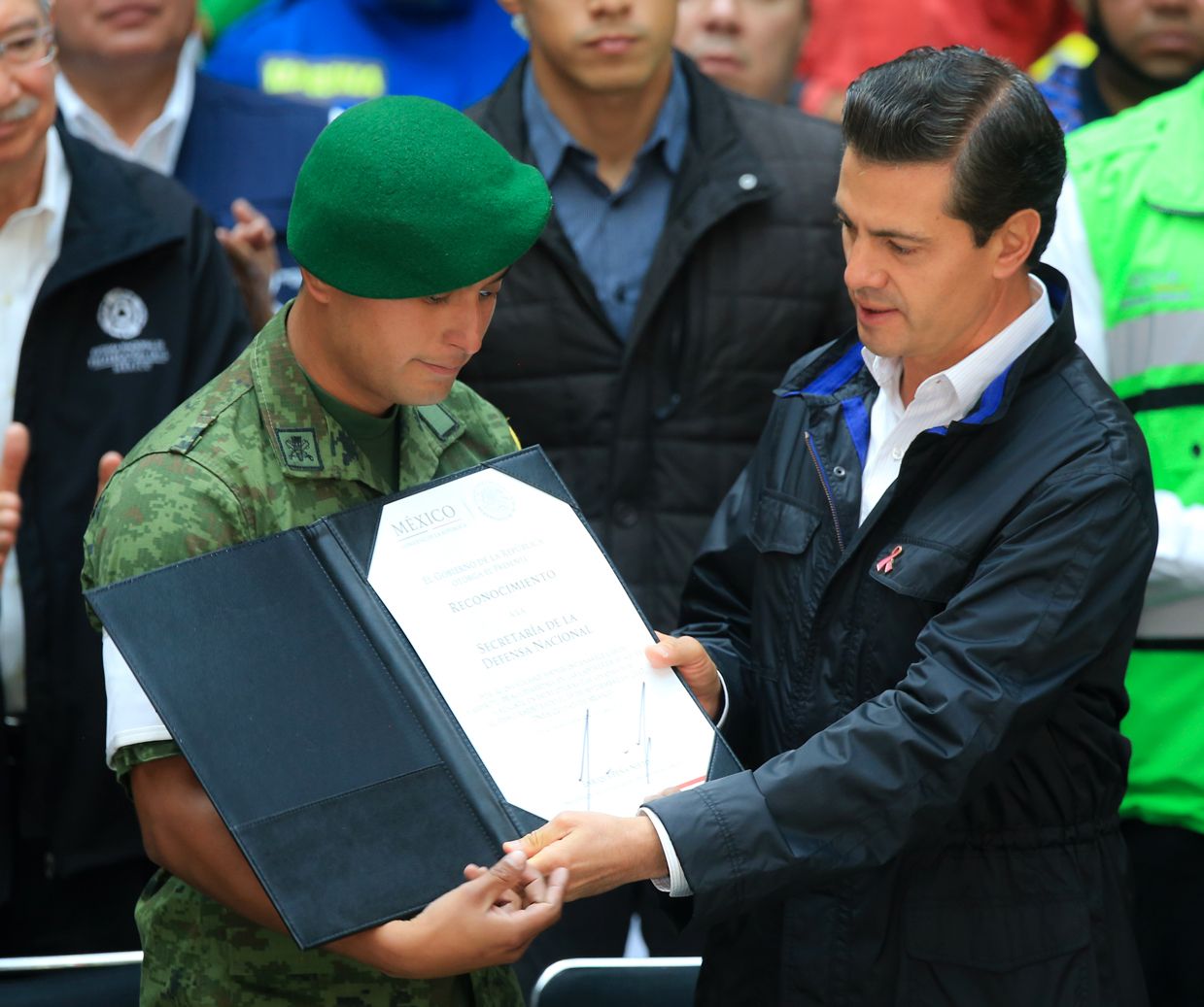 Amor y pasión por el país son la fortaleza de los mexicanos: Peña Nieto - Entrega-de-Reconocimientos-Rescatistas-Peña-Nieto-8