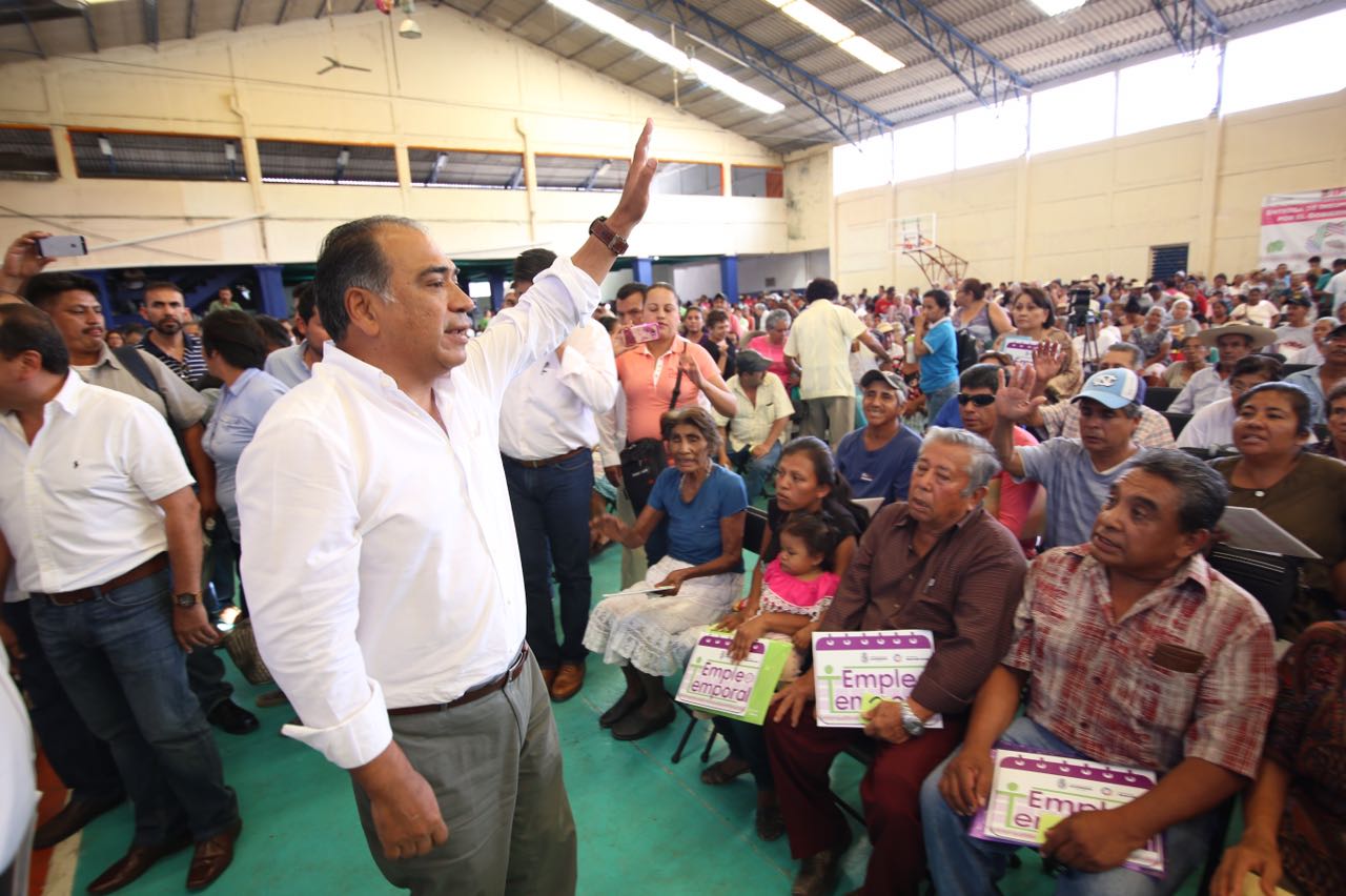 Entrega Héctor Astudillo créditos por 236 mdp a derechohabientes