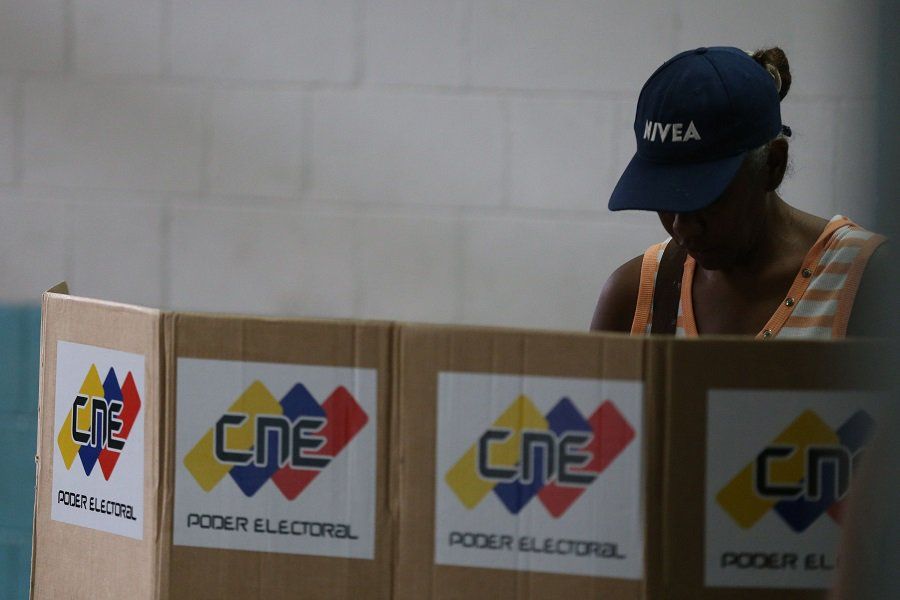 Venezolanos votan por gobernadores en medio de crisis - IMG_20171015_094926