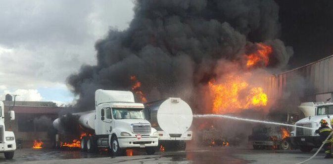 Se incendia bodega en el Estado de México