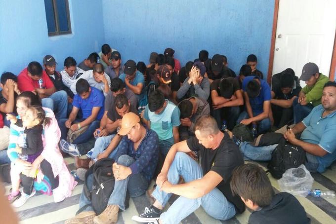 Aseguran a 70 indocumentados en Edoméx