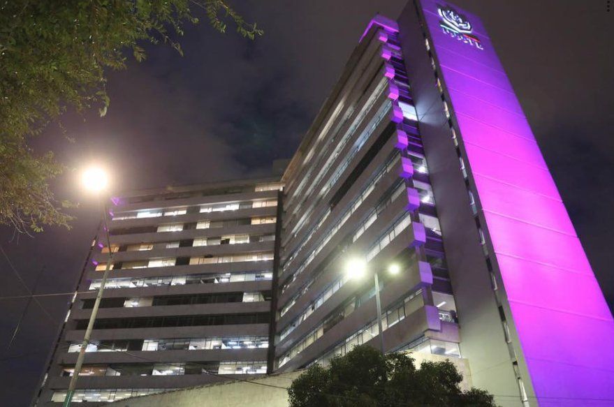 ISSSTE iluminará sus instalaciones de color rosa en octubre
