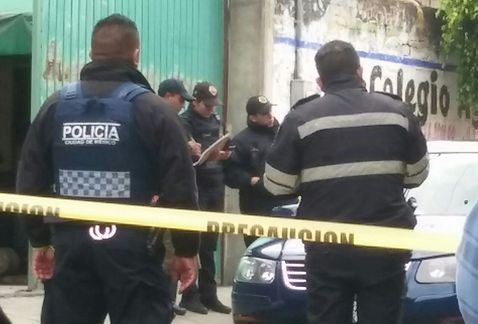 Asesinan a hombre cuando bajaba de su auto en Iztapalapa