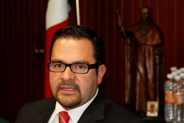 Exfuncionario de Fausto Vallejo paga fianza, seguirá proceso en libertad