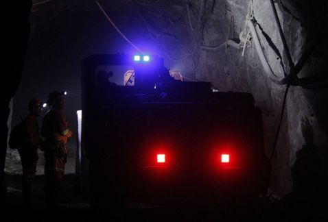 Continúan labores de rescate de dos mineros atrapados en Coahuila