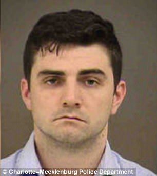 #Video Detienen a aficionado de las Panteras por agresión en estadio - Maraghy