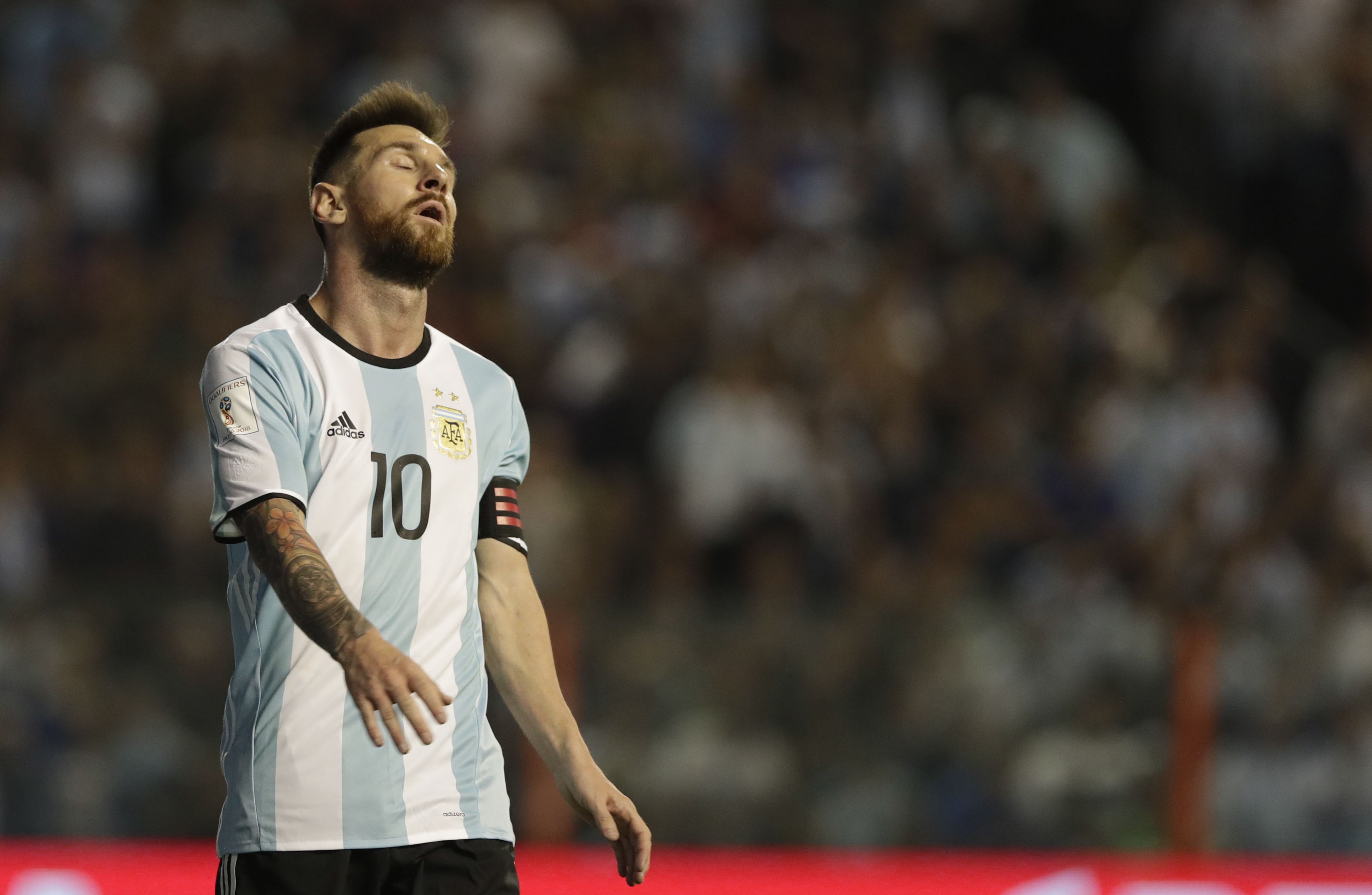 Argentina empata con Perú y está al borde de la eliminación