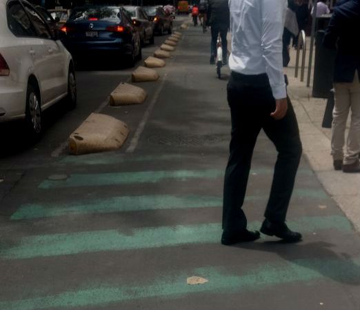 Las nueve situaciones que padecen todos los usuarios de EcoBici - PEATON-INTRUSO