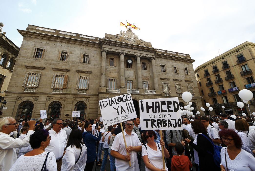 Españoles exigen establecer diálogo con Cataluña - Protestas-en-Barcelona-y-Madrid-