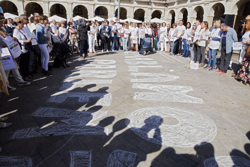 Españoles exigen establecer diálogo con Cataluña - Protestas-en-Barcelona-y-Madrid-4