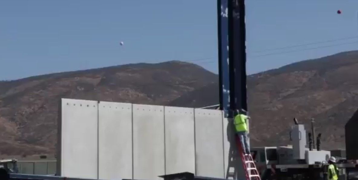 #Video Trump muestra en Twitter prototipos de muro fronterizo