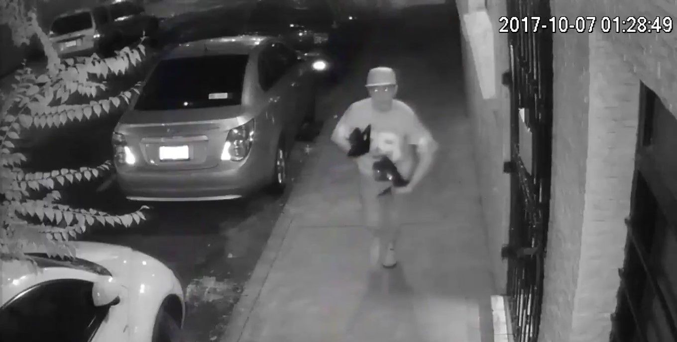 #Video Roban espejos de automóvil en Nápoles