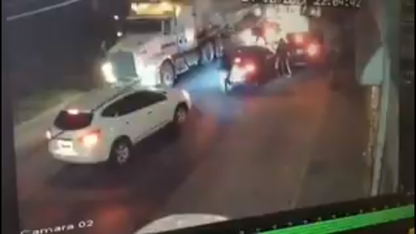 #Video Aprovechan embotellamiento para robar auto en GAM