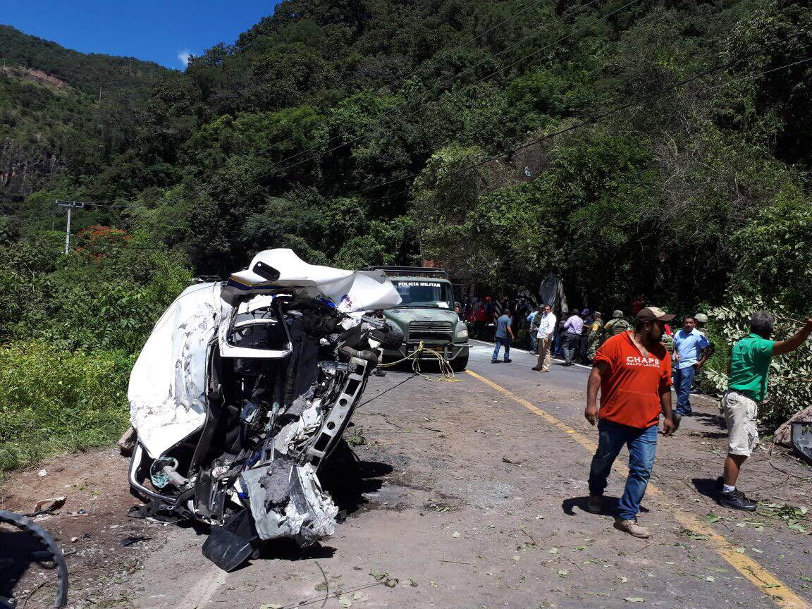 Desprendimiento de roca en carretera de Taxco deja dos muertos