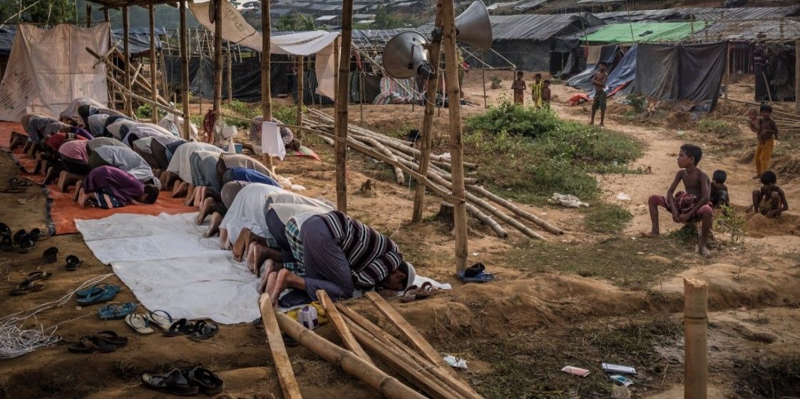 Musulmanes Rohingyas huyen masivamente de Myanmar