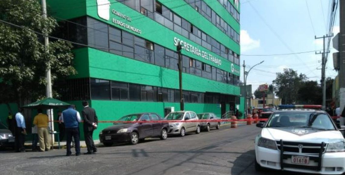 Desalojan Secretaría del Trabajo en Toluca por amenaza de bomba