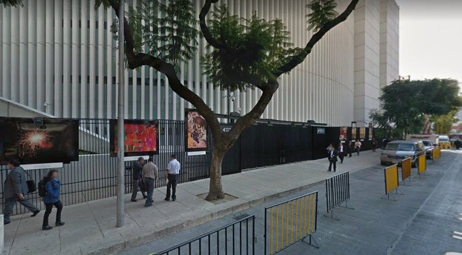 Hieren a reportero afuera del Senado tras resistirse a asalto - Senado-Calle-Madrid