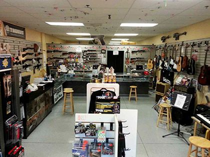 La tienda de armas de Mesquite, hogar del tirador de Las Vegas - Store-2015-02-inside