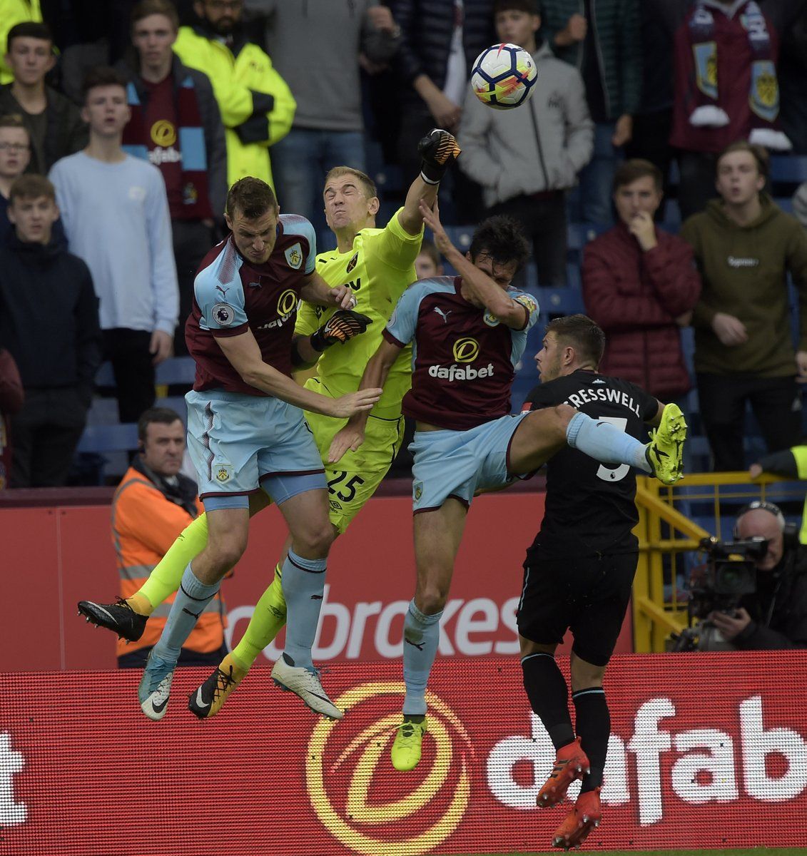 Burnley empata a West Ham tras reemplazo de Chicharito - West-Ham-Burnley