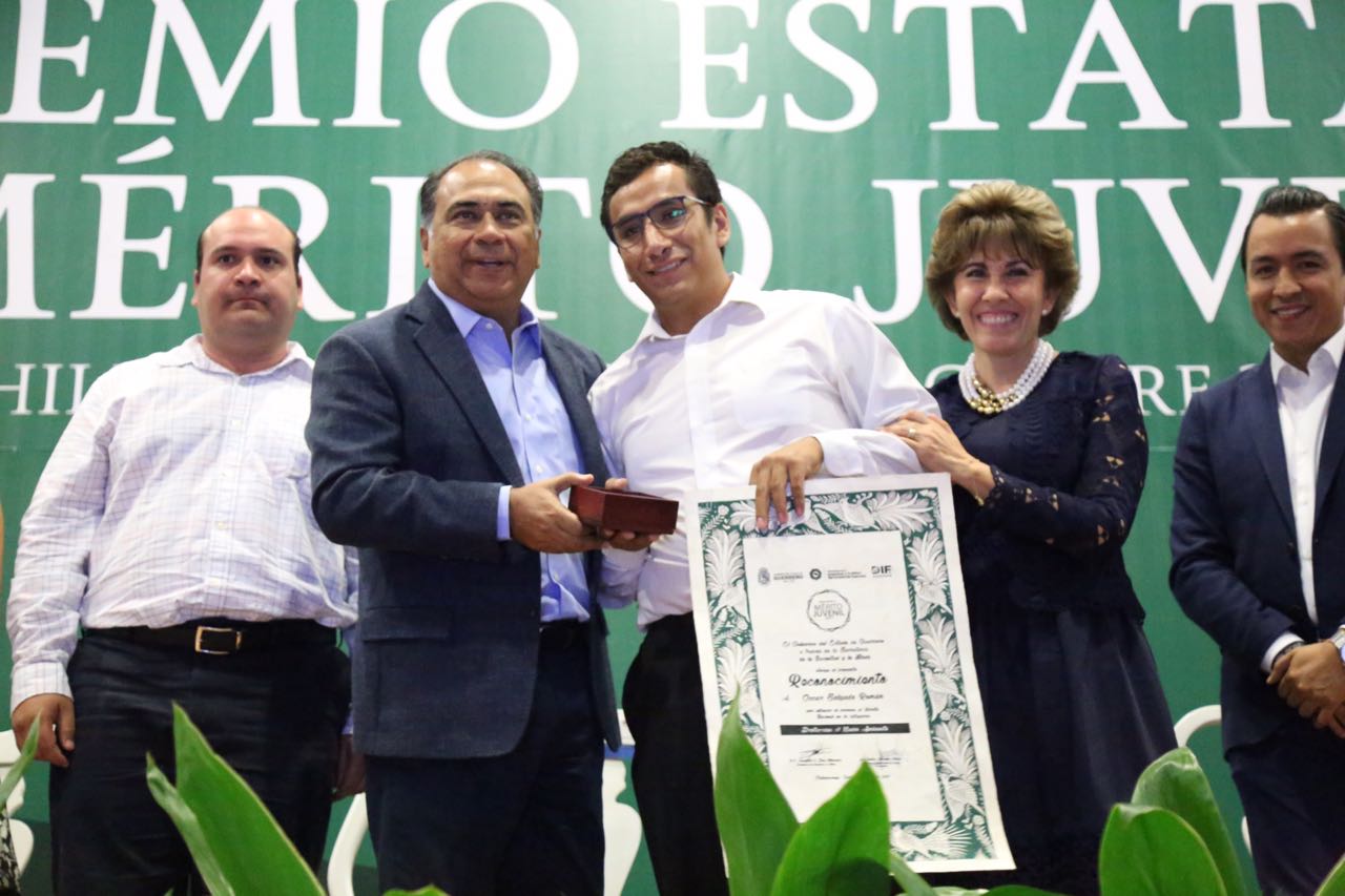 Héctor Astudillo reconoce talento de jóvenes guerrerenses - WhatsApp-Image-2017-10-16-at-1.28.54-PM-copia